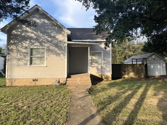 109 E 10th St in Chelsea, OK - Building Photo - Building Photo
