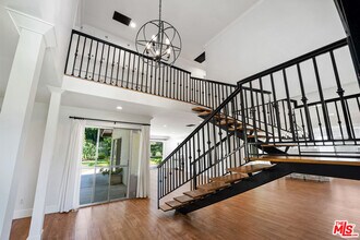 22619 Town Crier Rd in Calabasas, CA - Building Photo - Building Photo