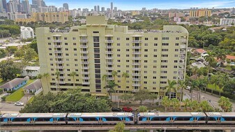 816 NW 11th St in Miami, FL - Building Photo