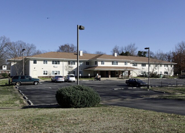 McCullough Place in Memphis, TN - Building Photo - Building Photo