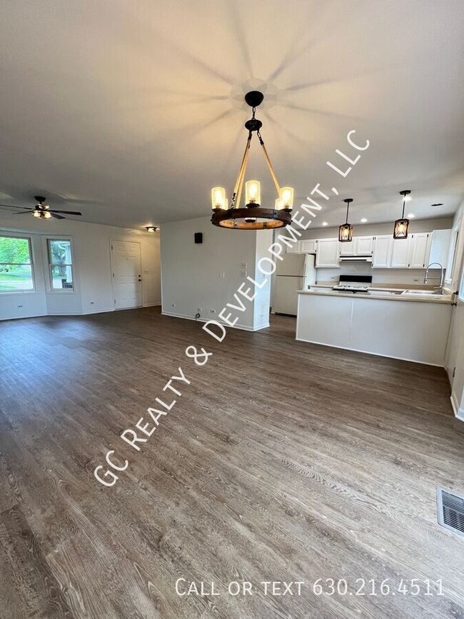 1210 S Capri Terrace in McHenry, IL - Building Photo - Building Photo