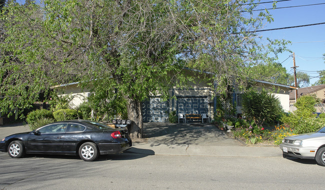 2321 San Juan Ave in Walnut Creek, CA - Building Photo - Building Photo