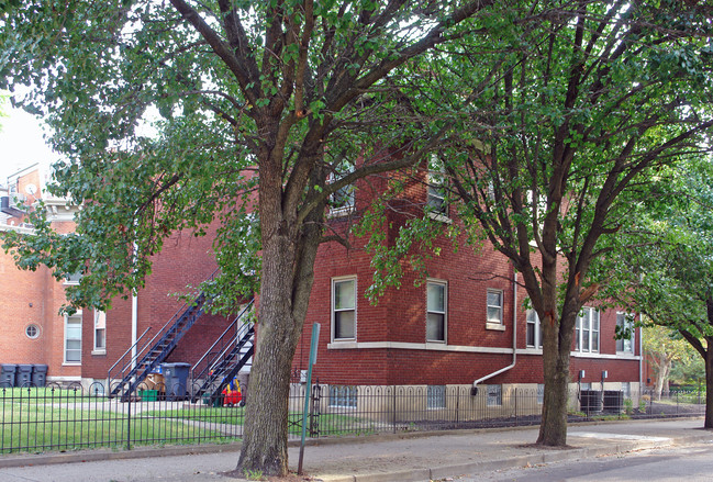 1421 Greenup St in Covington, KY - Foto de edificio - Building Photo