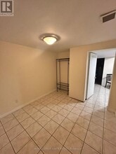 200 Phyllis Ave in Toronto, ON - Building Photo - Building Photo