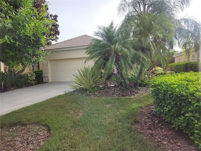 6642 Tailfeather Way in Bradenton, FL - Building Photo - Building Photo