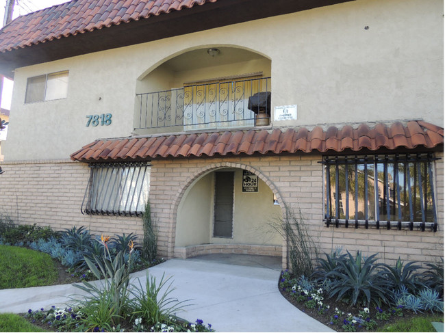 La Posada in Downey, CA - Building Photo - Building Photo