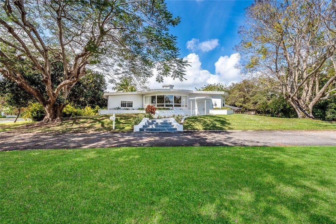 6205 SW 108th St in Pinecrest, FL - Foto de edificio