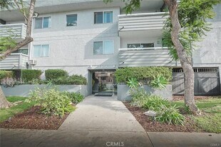 4406 Cahuenga Blvd, Unit 107 in Los Angeles, CA - Building Photo