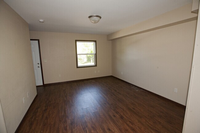 1105 S Dewey St in Eau Claire, WI - Building Photo - Building Photo