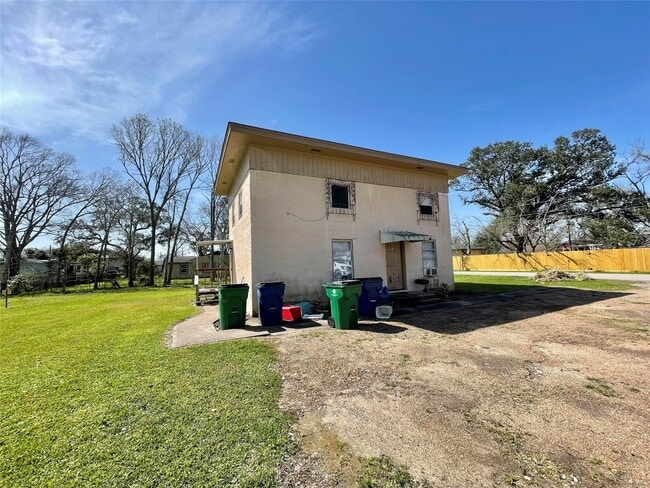 property at 1125 N Valderas St
