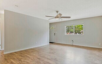 2325 Merle Cir in Pensacola, FL - Building Photo - Building Photo