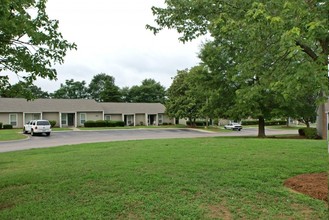 Dunn Village Apartments in Dunn, NC - Building Photo - Building Photo