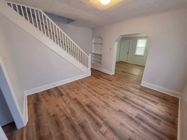 611 Moir Ct, Unit Apt 1