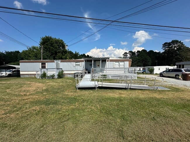 5416 Meadowbrook Dr in Trinity, NC - Building Photo - Building Photo