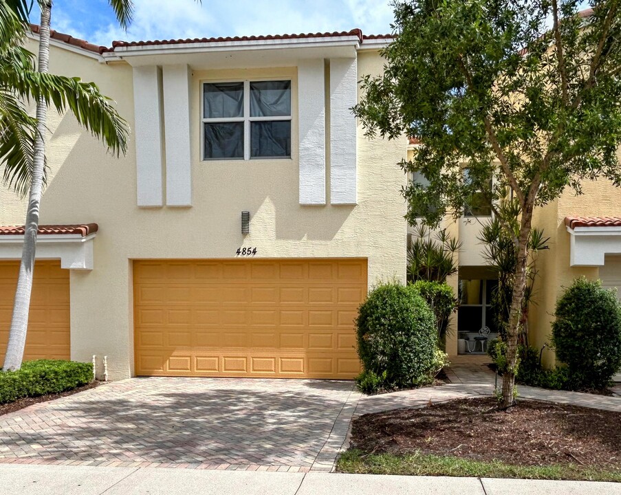 4854 NW 16th Terrace in Boca Raton, FL - Foto de edificio