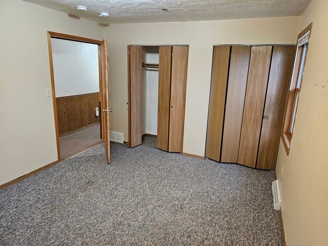 533 Lakeshore Ct