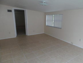1323 Waikiki Way in Tampa, FL - Foto de edificio - Building Photo