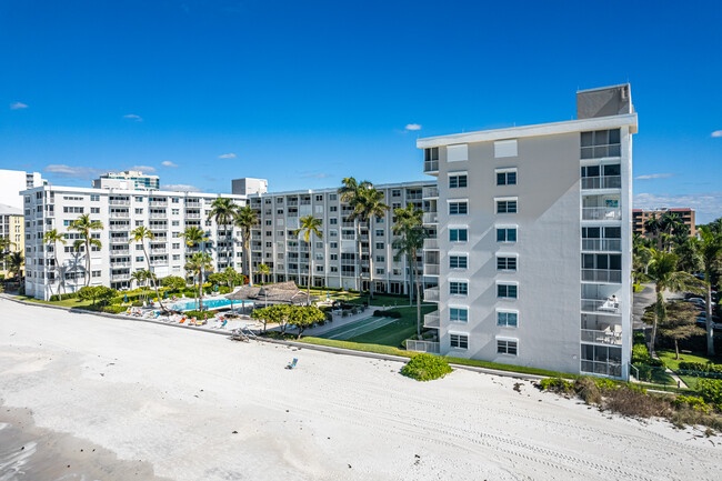 Naples Continental in Naples, FL - Foto de edificio - Building Photo