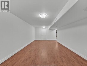 1270 Laurendeau Ave in Windsor, ON - Foto de edificio - Building Photo