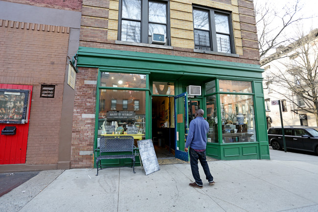 221 Court St in Brooklyn, NY - Foto de edificio - Building Photo