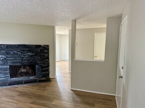 5756 SW Main Ave-Unit -5756 in Beaverton, OR - Foto de edificio - Building Photo