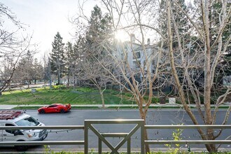 470 Navarro Way in San Jose, CA - Foto de edificio - Building Photo