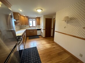 235 Ashcroft Rd, Unit 1 in Medford, MA - Building Photo - Building Photo