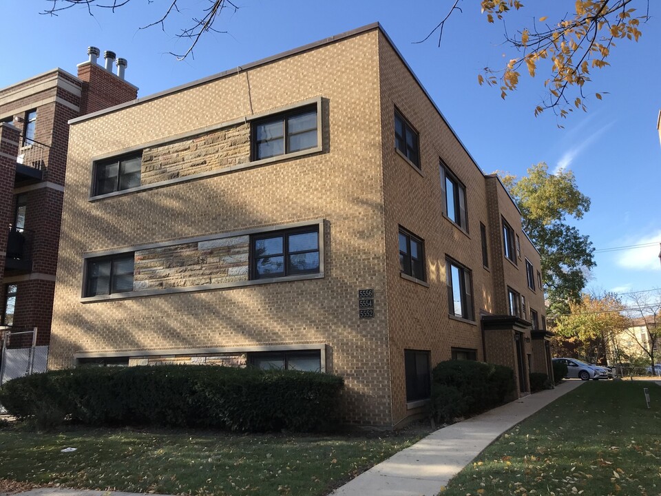 5556 W Edmunds St in Chicago, IL - Building Photo