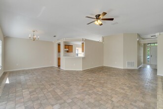 2711 Breakwater Ct in Brandon, FL - Building Photo - Building Photo
