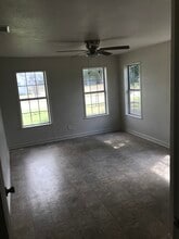 123 N Commerce in Pettus, TX - Building Photo - Building Photo