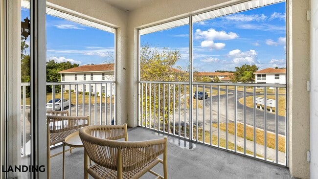 3695 Island Club Dr, Unit 3590-07 in North Port, FL - Foto de edificio - Building Photo