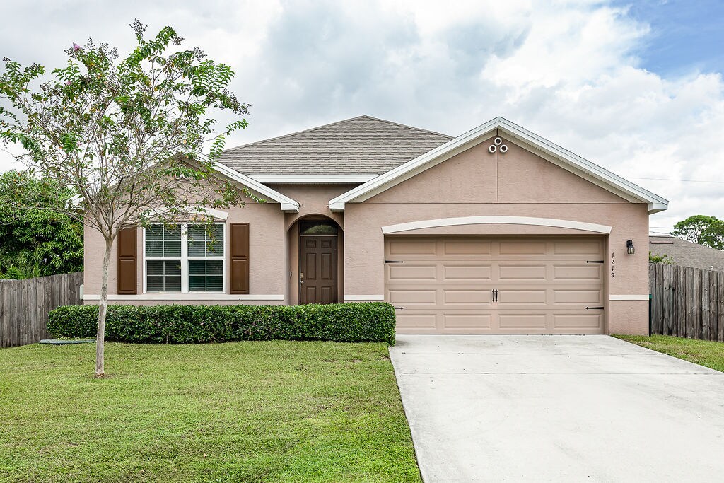 1219 SW Patricia Ave in Port St. Lucie, FL - Building Photo