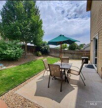 5928 S Sea Breeze Way in Boise, ID - Building Photo - Building Photo