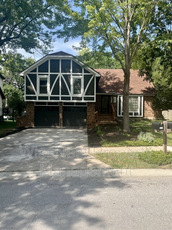 property at 1920 E 153rd Terrace