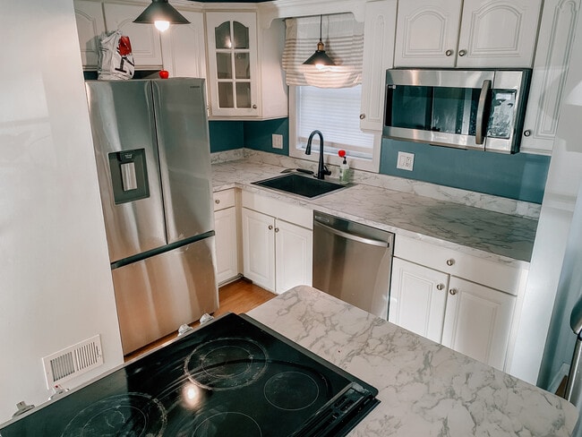 68 Salem Walk in Milford, CT - Building Photo - Building Photo