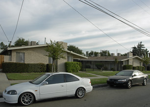 4525 E Sierra Madre Ave in Fresno, CA - Foto de edificio - Building Photo