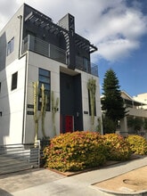 741 Wilcox Ave, Unit A in Los Angeles, CA - Foto de edificio - Building Photo