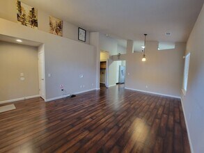 9316 Caulfield Dr in Elk Grove, CA - Foto de edificio - Building Photo