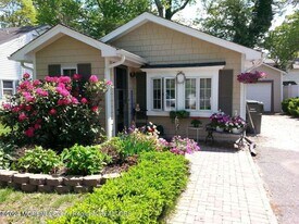 524 Beechwood Ave in Allenhurst, NJ - Building Photo