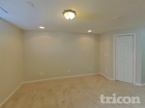 16377 Duluth Ave SE in Prior Lake, MN - Foto de edificio - Building Photo