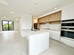 3345 SW 22nd Terrace in Miami, FL - Foto de edificio - Building Photo