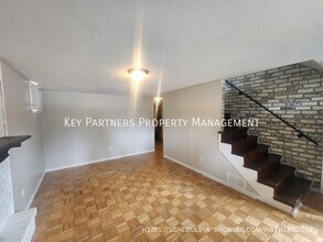 7175 NW Chapel Woods Cir in Kansas City, MO - Building Photo - Building Photo