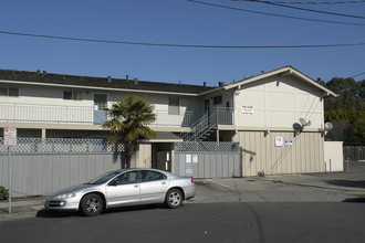 Belvedere Court Apartments in Hayward, CA - Building Photo - Building Photo