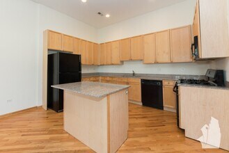 2533 N Southport Ave, Unit 3N in Chicago, IL - Building Photo - Building Photo