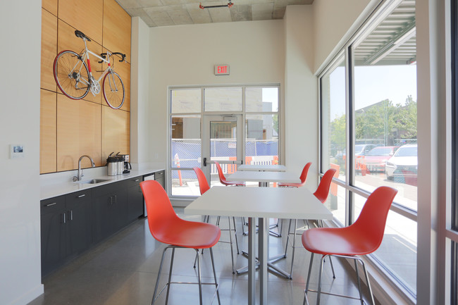 The Court Yard in Salem, OR - Foto de edificio - Interior Photo