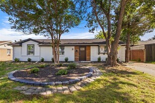 3022 Valwood Pkwy in Farmers Branch, TX - Building Photo