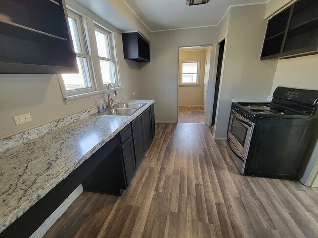 802 Deleon St in Ottawa, IL - Building Photo - Building Photo