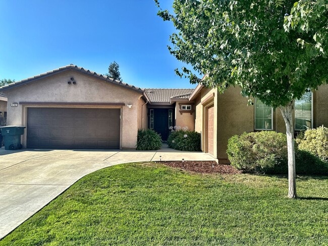 4142 W Clinton Ct in Visalia, CA - Building Photo - Building Photo