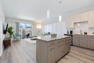 28294 Ferry Rd in Warrenville, IL - Foto de edificio - Building Photo