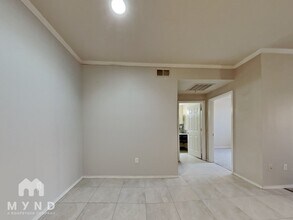 5401 E Van Buren St in Phoenix, AZ - Foto de edificio - Building Photo